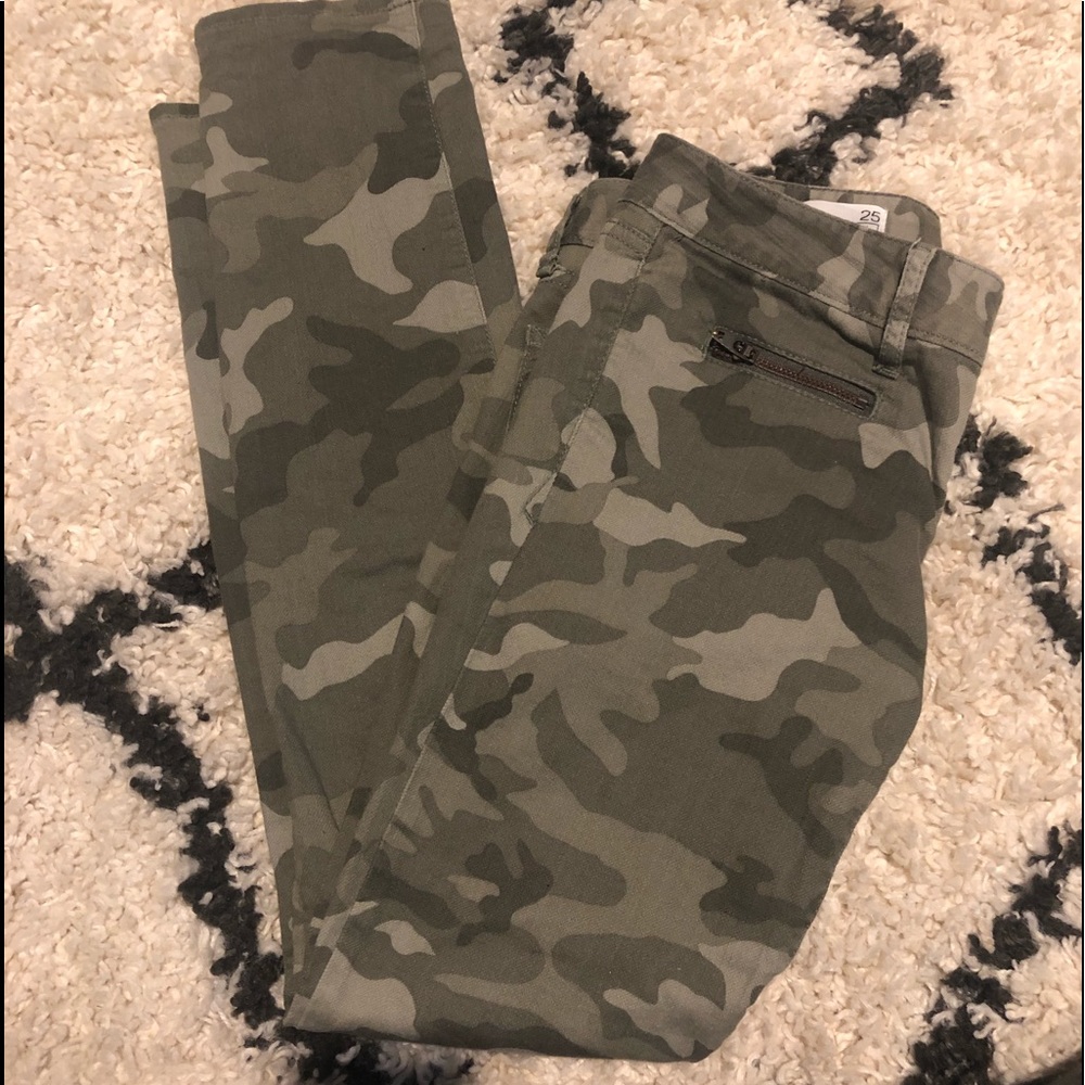 Gap camo skinny jeans